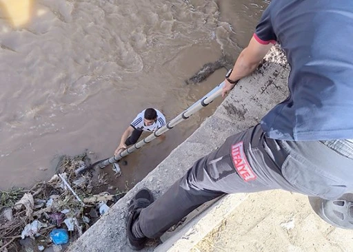 İTFAİYE EKİPLERİ 8 AYDA 2833 OLAYA M&Uuml;DAHALE ETTİ