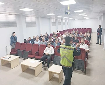 JANDARMA OKUL SERVİSLERİNİ BİLGİLENDİRDİ