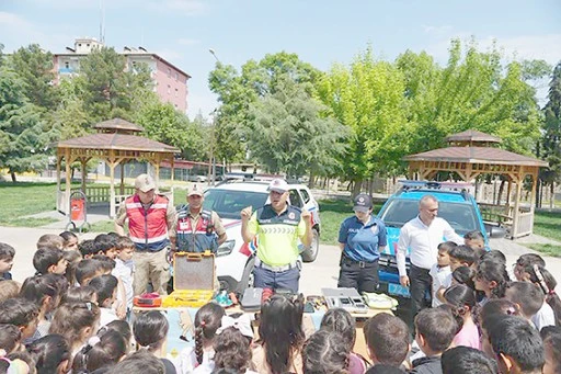 JANDARMA VE EMNİYET, MİNİKLERLE BULUŞTU