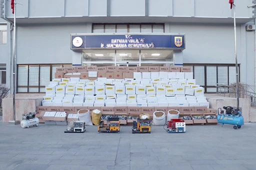 JANDARMADAN KA&Ccedil;AK SİGARA &Uuml;RETİMİNE B&Uuml;Y&Uuml;K DARBE