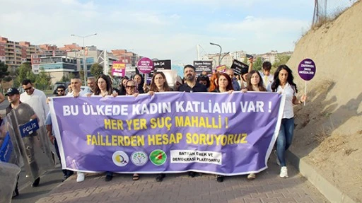 KADIN CİNAYETLERİ Y&Uuml;R&Uuml;Y&Uuml;ŞLE PROTESTO EDİLDİ