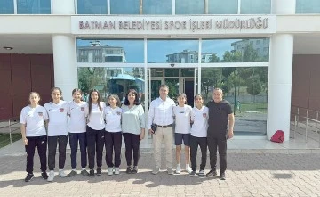 KADIN FUTBOLCULARA MİLLİ TAKIM DAVETİ