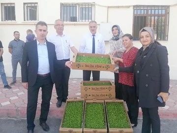 KADIN &Uuml;RETİCİLERE MARUL FİDESİ DAĞITILDI