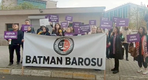 KADINLAR ŞİDDETE KARŞI Y&Uuml;R&Uuml;D&Uuml;