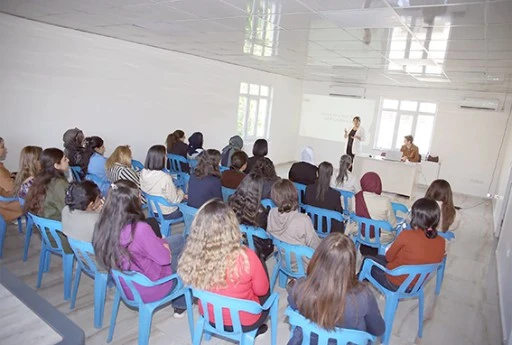 KADINLARA &Ccedil;ALIŞANLARA CİNSİYET EŞİTLİĞİ EĞİTİMLERİ