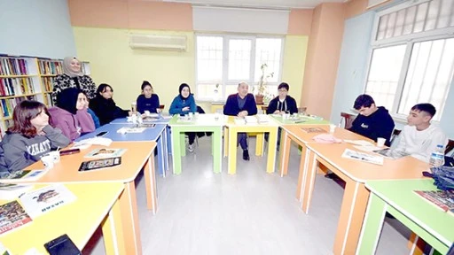 KİTAP ANALİZİ ETKİNLİĞİYLE &Ouml;ĞRENCİLER EDEBİYATLA BULUŞTU