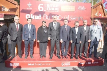 KİTAP FUARI ZİYARET&Ccedil;İLERE KAPILARINI A&Ccedil;TI