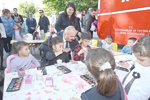 KİTAP FUARINA ZİYARET&Ccedil;İ AKINI