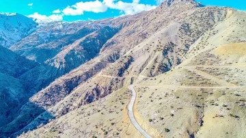 K&Ouml;Y YOLU BETONA KAVUŞTU