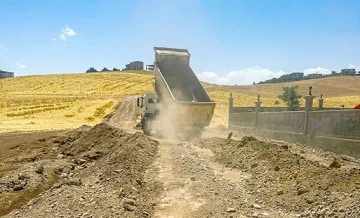 K&Ouml;YLERDE STABİLİZE YOL &Ccedil;ALIŞMASI