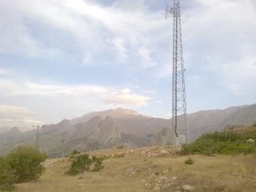 K&Ouml;YL&Uuml;LERİN İLETİŞİM SORUNU &Ccedil;&Ouml;Z&Uuml;LD&Uuml;