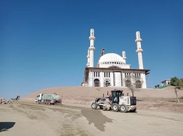 K&Uuml;LLİYE YOLUNA 3 BİN TON ASFALT