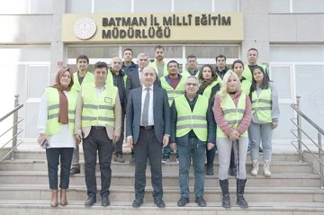 KURTARAN, G&Ouml;N&Uuml;LL&Uuml; &Ouml;ĞRETMENLERİ UĞURLADI