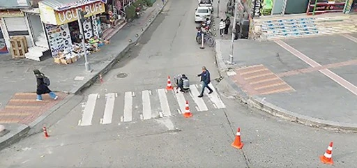 LEDLİ YAYA GE&Ccedil;İTLERİ İLE TRAFİK G&Uuml;VENLİĞİ SAĞLANIYOR