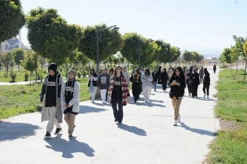 LİSE &Ouml;ĞRENCİLERİ BAT&Uuml;&rsquo;Y&Uuml; TANIYOR