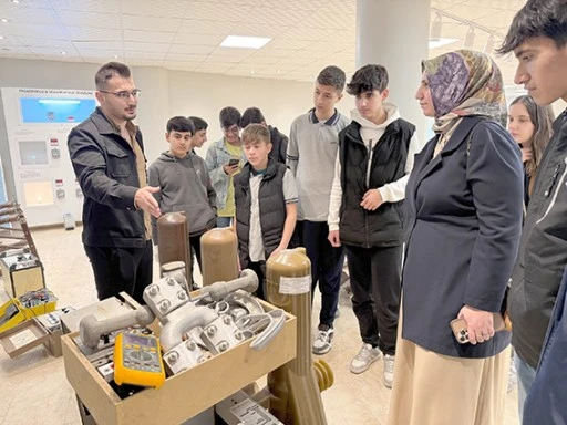 LİSE &Ouml;ĞRENCİLERİNDEN ENERJİ M&Uuml;ZESİNE ZİYARET