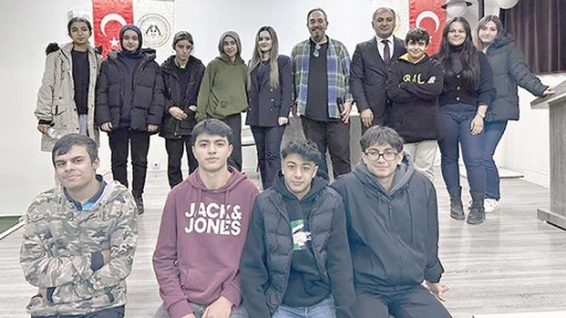 LİSE &Ouml;ĞRENCİLERİNE Y&Ouml;NELİK YAZARLIK EĞİTİMİ