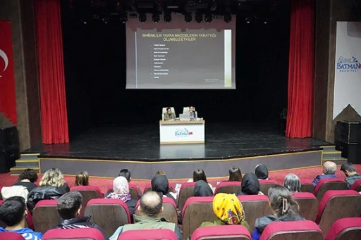 MADDE BAĞIMLILIĞIYLA M&Uuml;CADELE SEMİNERİ D&Uuml;ZENLENDİ