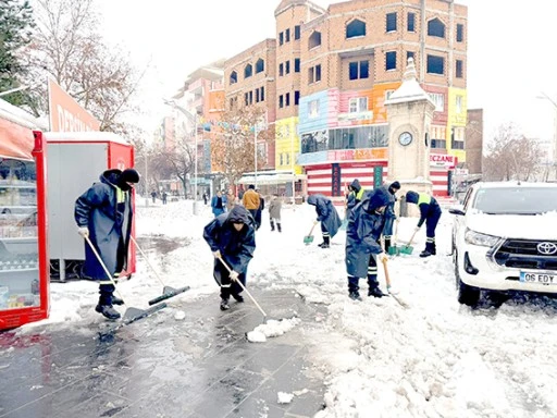 MAHALLELERDE ARA SOKAKLAR TEK TEK TEMİZLENİYOR