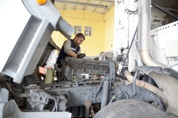 MAKİNE İKMAL&rsquo;DE HUMMALI &Ccedil;ALIŞMA