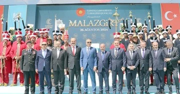 MALAZGİRT ZAFERİ'NİN 953. YIL D&Ouml;N&Uuml;M&Uuml; B&Uuml;Y&Uuml;K BİR COŞKUYLA KUTLANDI