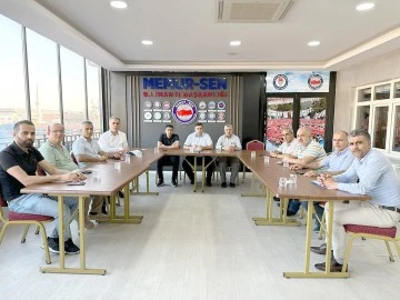 MEMUR-SEN &ldquo;KAMU G&Ouml;REVLİLERİNİN MEMNUNİYETİNİ ARTIRMALI&rdquo;