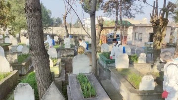 MEZARLIKLARDA HUMMALI &Ccedil;ALIŞMA DEVAM EDİYOR