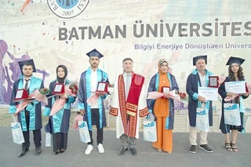 MEZUNİYET T&Ouml;RENİ B&Uuml;Y&Uuml;K BİR COŞKUYLA GER&Ccedil;EKLEŞTİ