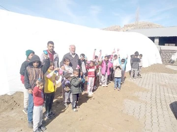 MHP&rsquo;Lİ GEN&Ccedil;LER DEPREM B&Ouml;LGESİNDEN AYRILMIYOR