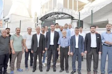 MİLLETVEKİLİ RAMANLI, BAYRAM NAMAZINI KARŞIYAKA&rsquo;DA KILDI