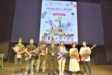 MİNİK &Ouml;ĞRENCİLER G&Ouml;N&Uuml;LLERİNCE EĞLENDİLER