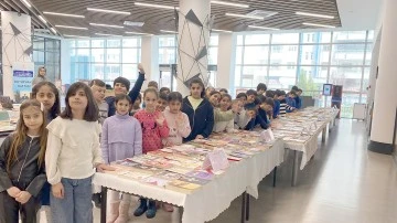 MİNİK &Ouml;ĞRENCİLER K&Uuml;T&Uuml;PHANEDE