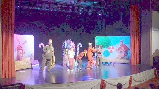 MİNİKLERİN TİYATRO KEYFİ