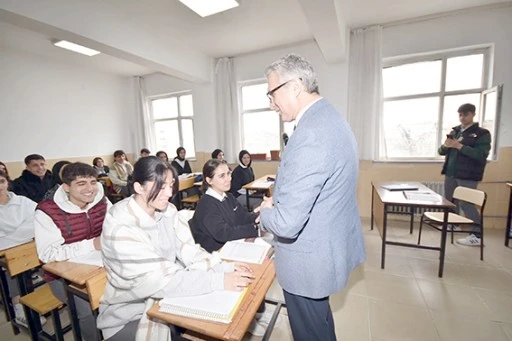 M&Uuml;D&Uuml;R CİĞER, PETROL LİSESİNİ GEZDİ