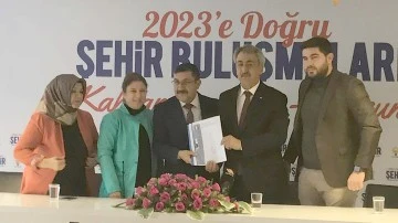 M&Uuml;D&Uuml;R KIRA&Ccedil;&rsquo;TAN MİTİNG HAVASINDA ADAY ADAYLIĞI BAŞVURUSU