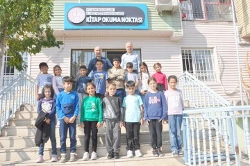 M&Uuml;D&Uuml;R KURTARAN, KİTAP OKUMA NOKTASINDA &Ouml;ĞRENCİLERLE BULUŞTU