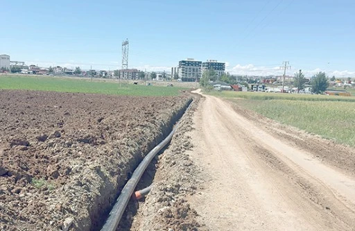 BELEDİYEDEN 2,4 KM UZUNLUĞUNDA İ&Ccedil;ME SUYU HATTI