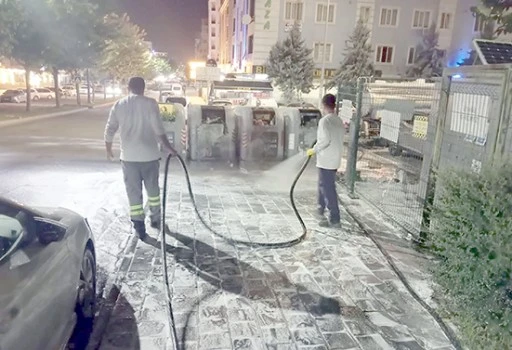 KENT GENELİNDE TEMİZLİK &Ccedil;ALIŞMALARI S&Uuml;R&Uuml;YOR