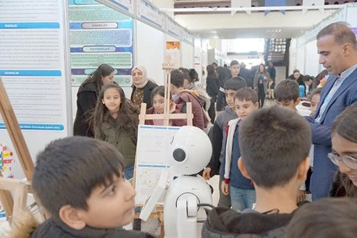 B&Ouml;LGE PROJELERİ SERGİSİ BAT&Uuml;&rsquo;DE A&Ccedil;ILDI