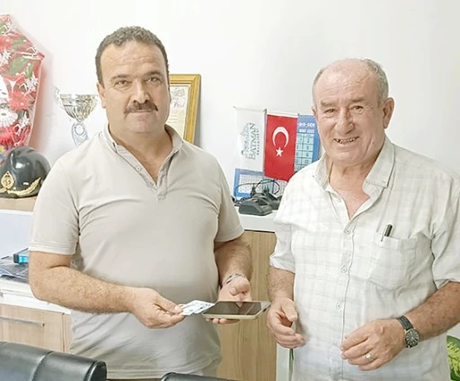 DALIŞ EĞİTİMİ İ&Ccedil;İN GİTTİLER, KAYBOLAN TELEFONU SAHİBİNE TESLİM ETTİLER