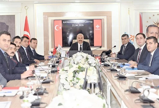 NİSAN AYI KAYMAKAMLAR TOPLANTISI YAPILDI