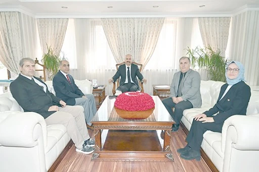 PTT&rsquo;DEN VALİ CANALP&rsquo;A 185. YIL D&Ouml;N&Uuml;M&Uuml; ZİYARETİ