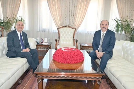 B&Uuml;Y&Uuml;KEL&Ccedil;İ &Ccedil;AKIL'DAN VALİ CANALP'A NEZAKET ZİYARETİ