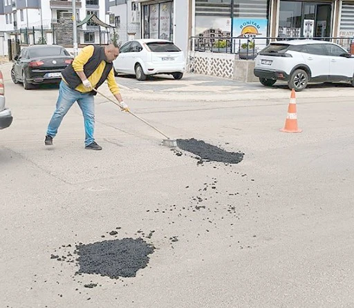 YOL YAPIM VE ONARIM &Ccedil;ALIŞMALARI DEVAM EDİYOR