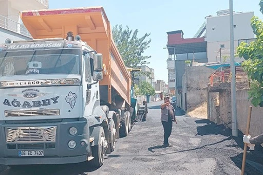BELEDİYE ASFALT VE YOL &Ccedil;ALIŞMALARINI HIZLANDIRDI