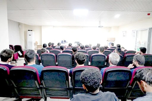 PROF. DR. SIRMA, BATMANLI GEN&Ccedil;LERLE BULUŞTU