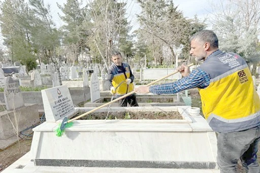 MEZARLIKLAR KURBAN BAYRAMINA HAZIR