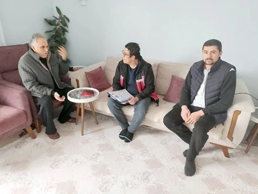 EVDE BAKIM HİZMETİNDE G&Ouml;N&Uuml;LLERE DOKUNAN ZİYARET