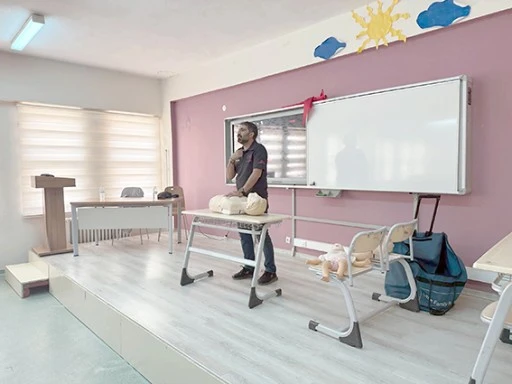 İLKYARDIM FARKINDALIK EĞİTİMİ D&Uuml;ZENLENDİ