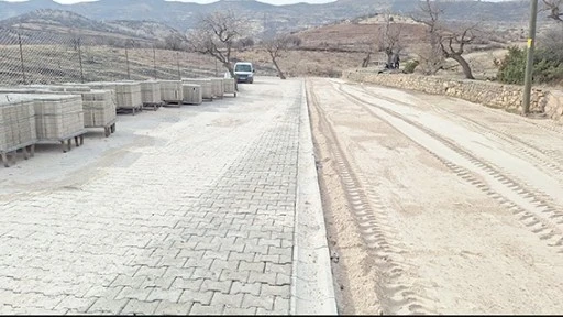 GERC&Uuml;Ş&rsquo;TE PARKE TAŞI &Ccedil;ALIŞMALARI TAMAMLANDI